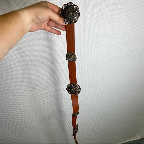 New‎ York Studio | Brown Leather Belt Small Metal Florals - Picture 2 of 4